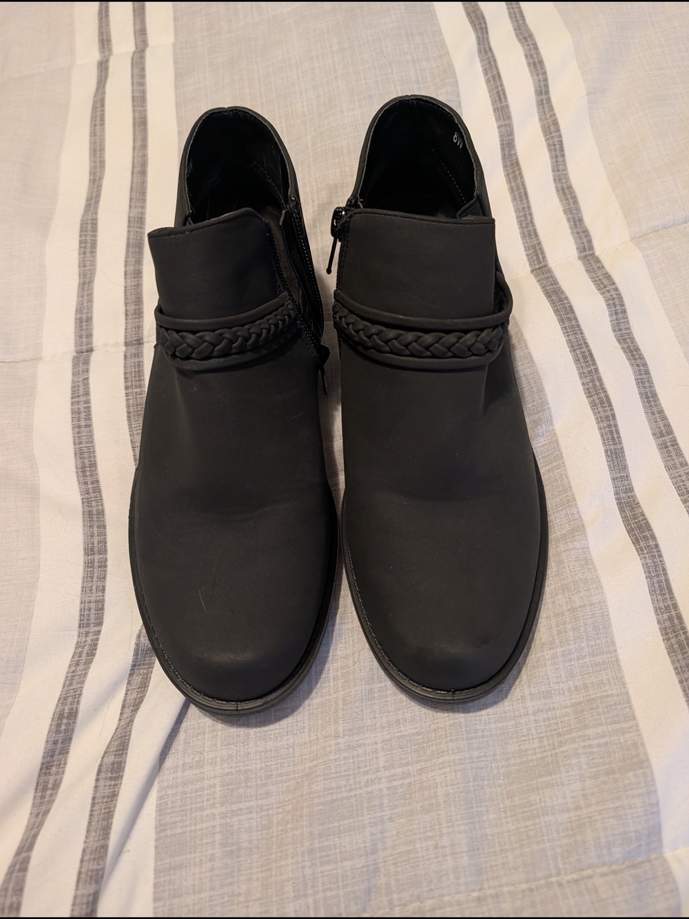 Easy Street Comfort Wave Black Braided Zip Ankle Booties – Size 8W